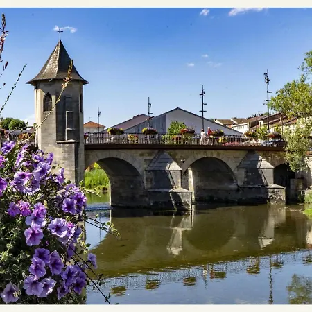 Renove Avec Jardin, Terrasse, Equipement Fitness Et Proche Centre-ville - Fr-1-585-88 *